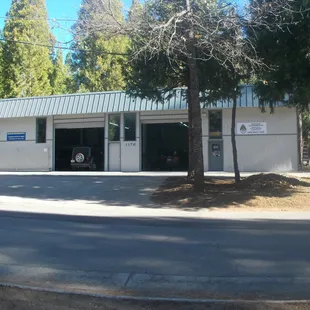 Clean shop and waiting room