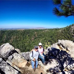 Labor Day weekend. Beautiful weather and views. We will visit again.