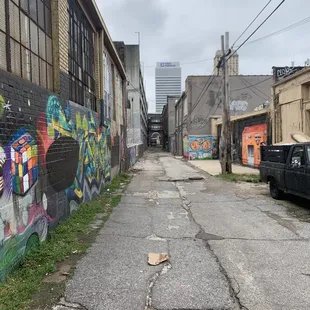 ows an alley with graffiti