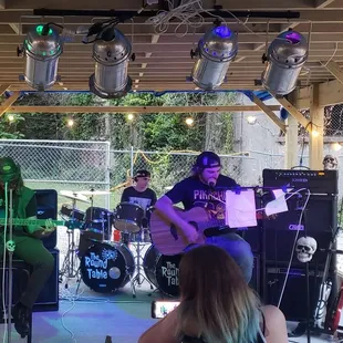 Live band Roundtable playing out back