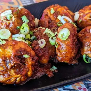 food, chicken wings and fried chicken