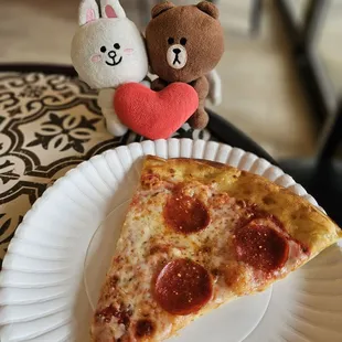 Pepperoni pizza slice