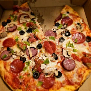 @Aroma Italia; 12/30/2023. Thnx Hubby David 4 picking up this Combo Pizza for our Dinner last evening! Pretty good tasting Pizza fr here!