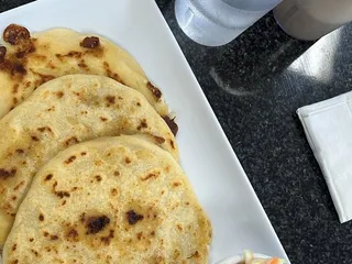 Mi Tierra Pupusería  & Bakery