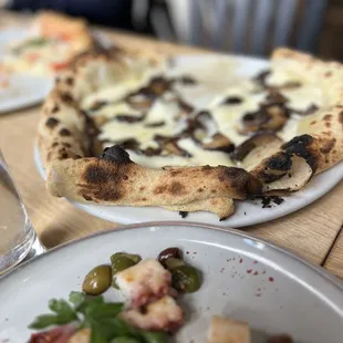 Octopus &amp; Pizza Funghi