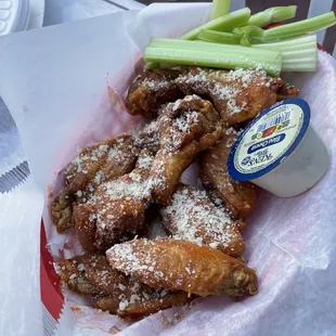 chicken wings and fried chicken, bbq wings, chicken wings, bbq chicken, poultry, fried chicken, chicken, fried chicken wings, food