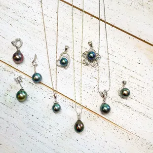 Sterling silver pendant with tahitian Pearls available at the shop from 55$