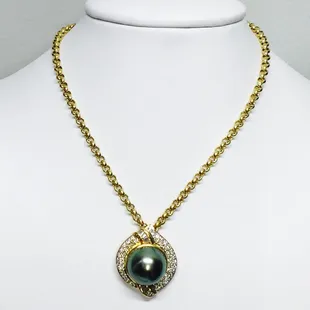 18k gold necklace and 18k pendant With Diamond and 13mm pearls