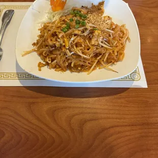 Chicken pad thai