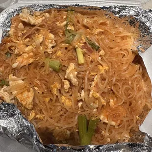 Chicken pad Thai (no bean sprouts per my request)