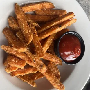 a plate of fries and ketchup