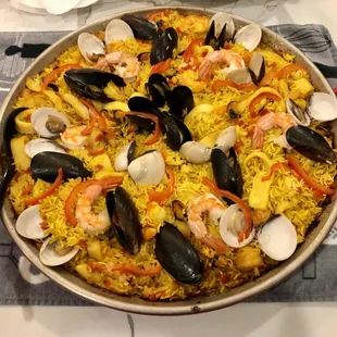 Seafood paella