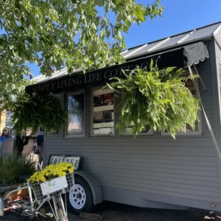 the exterior of a mobile home