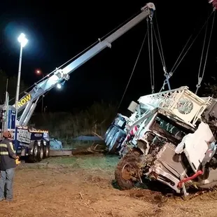 Arrow Towing | Council Bluffs, IA | Heavy Duty Towing | Heavy Hauling | Emergency Roadside Assistance | 712-323-7907