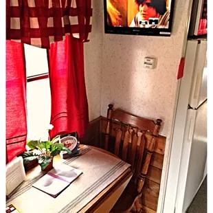 Cozy table by the kitchen (Cottage 2)