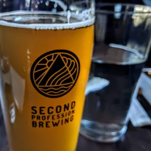 The dark graphics on the glassware go great with light colored beers