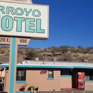 Welcome to the Arroyo Motel