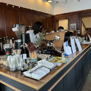 Barista at work. Vanilla Latte with oat milk was made very well. Also loved that the coffee is slightly stronger.