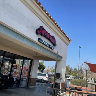 the outside of a restaurant