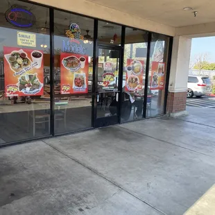 the outside of a restaurant