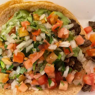 Look at that. 4$ for all that. Enough steak for two entire tacos, no problem.