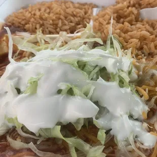 Chile rellanó plate $11. Comes with tortillas. Very good and fast service.