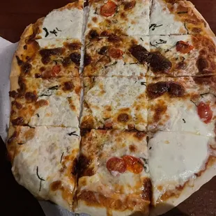 Margarita pizza- sooo good with the oil on top!!