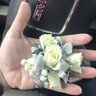 My hands are the size of my 12 year old sons, so not that big.