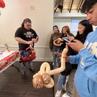 Long line for Angel's balloons!