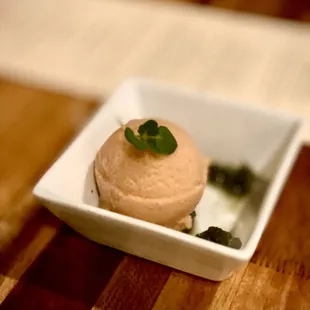 Quince sorbet: pepper spice with fruity sweet finish