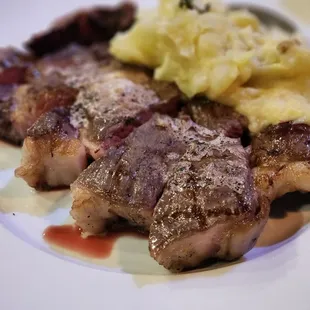 Rib-Eye with garlic mashed potatoes