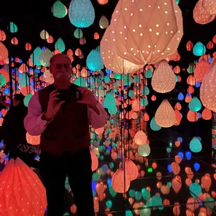 Floating lamp room