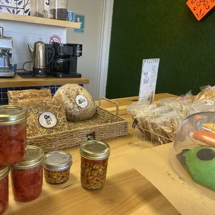 Types of bread and jellies