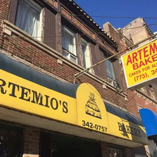 Delicious old school Spanish bakery!