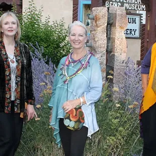 Happy clothes for artful souls!