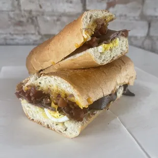 Courbet sandwich: cheddar, bacon, hard boiled eggs, onions &amp; brisket
