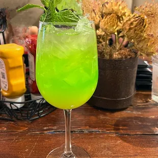a glass of limeade