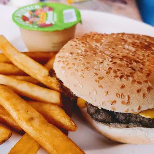 Children&apos;s cheeseburger