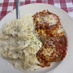 I tried the tour plate, Had Alfredo, Chicken Parmesan and lasagna, it was amazing and enough food for two meals !!