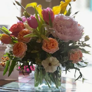 Stunning "designer's choice" small arrangement