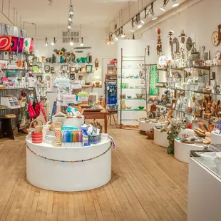 Since 1977, Artifacts Gallery has been devoted to featuring the work of American artists &amp; craftspeople.