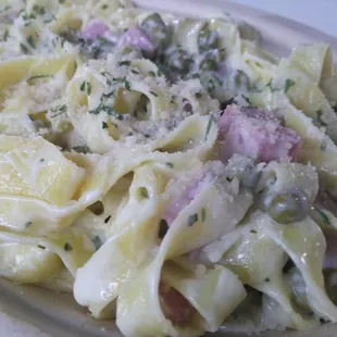 Tagliatelle With Creamy Ham &amp; Sweet Green Peas