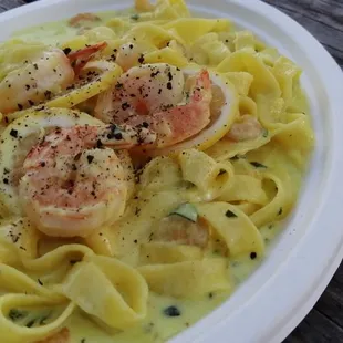 Tagliatelle with creamy lemon sauce and shrimps!