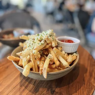 Garlic Fries - Instagram @friesandchives