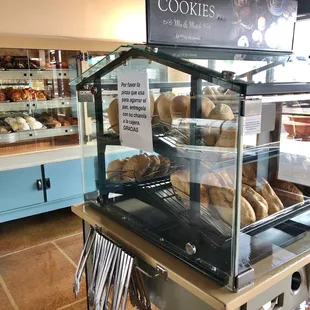 Tongs and platter location