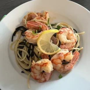  plate of pasta and shrimp