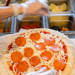 the process of making a pepperoni pizza
