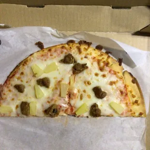 Pitiful amount of toppings on the pizza!