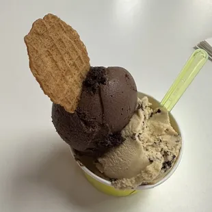 Medium cup brownie and salted caramel