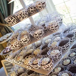 cupcakes instead of cake for our wedding